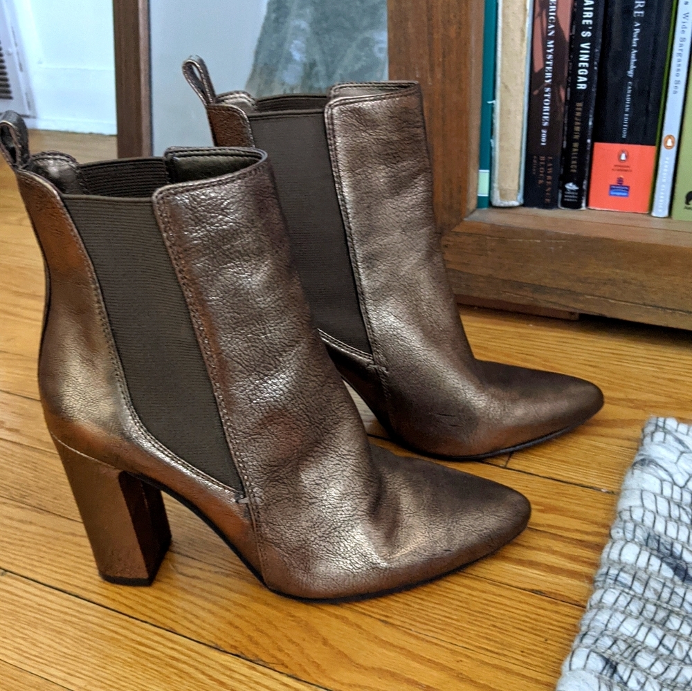 Cute bronze leather booties - Vince Camuto